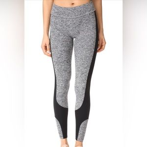 Beyond Yoga Women's Above Long Leggings
Size S NEW !